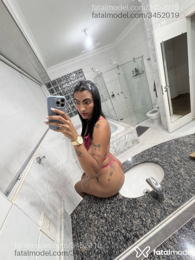 Acompanhante mulher morena (o) de olhos pretos - Luiza