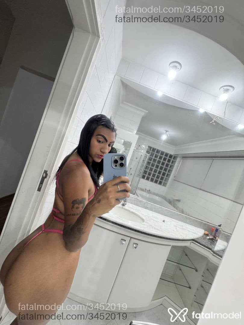 Acompanhante mulher morena (o) de olhos pretos - Luiza