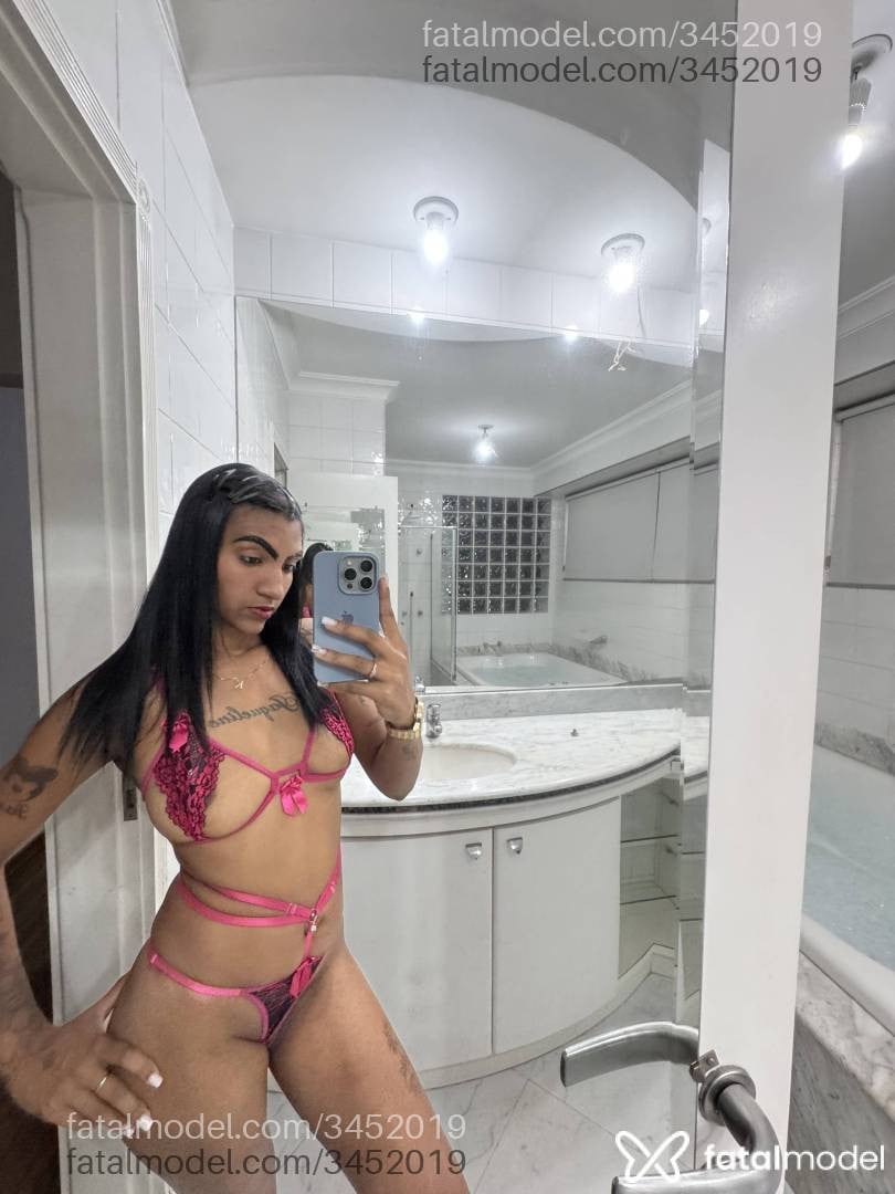 Acompanhante mulher morena (o) de olhos pretos - Luiza