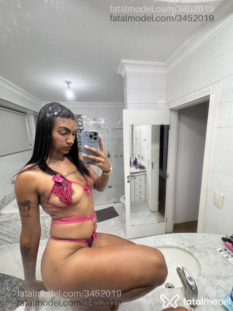 Acompanhante mulher morena (o) de olhos pretos - Luiza