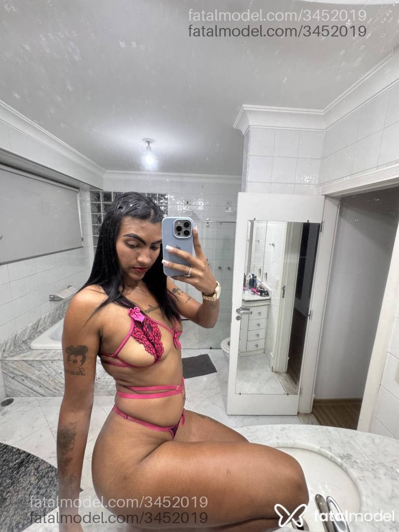 Acompanhante mulher morena (o) de olhos pretos - Luiza