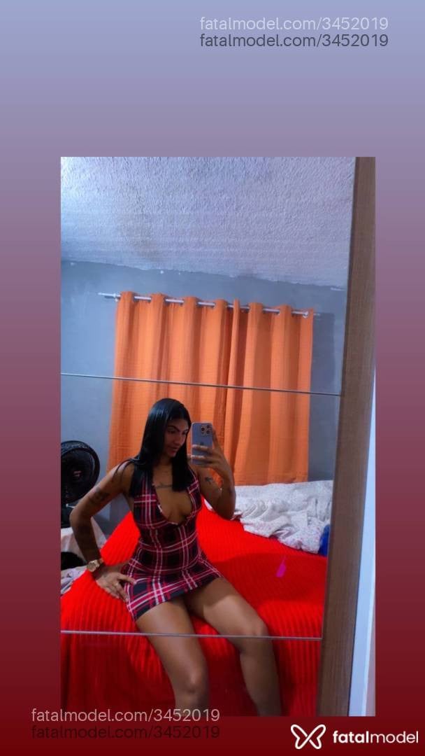 Acompanhante mulher morena (o) de olhos pretos - Luiza