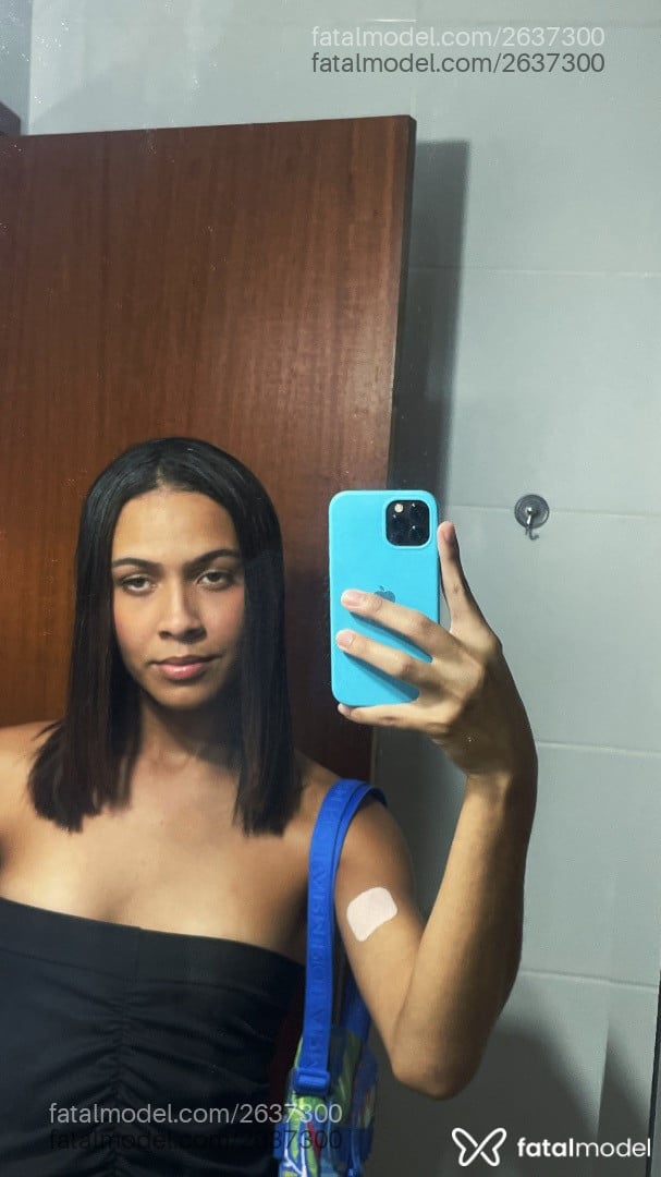 Acompanhante mulher trans com cabelo castanho de olhos castanhos - Larissa Omg