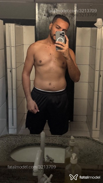 Acompanhante homem com cabelo castanho de olhos castanhos - Juan