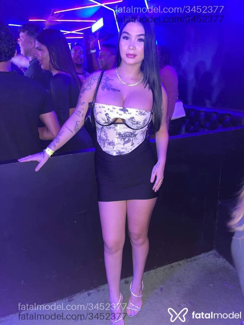 Acompanhante mulher morena (o) de olhos pretos - Larii