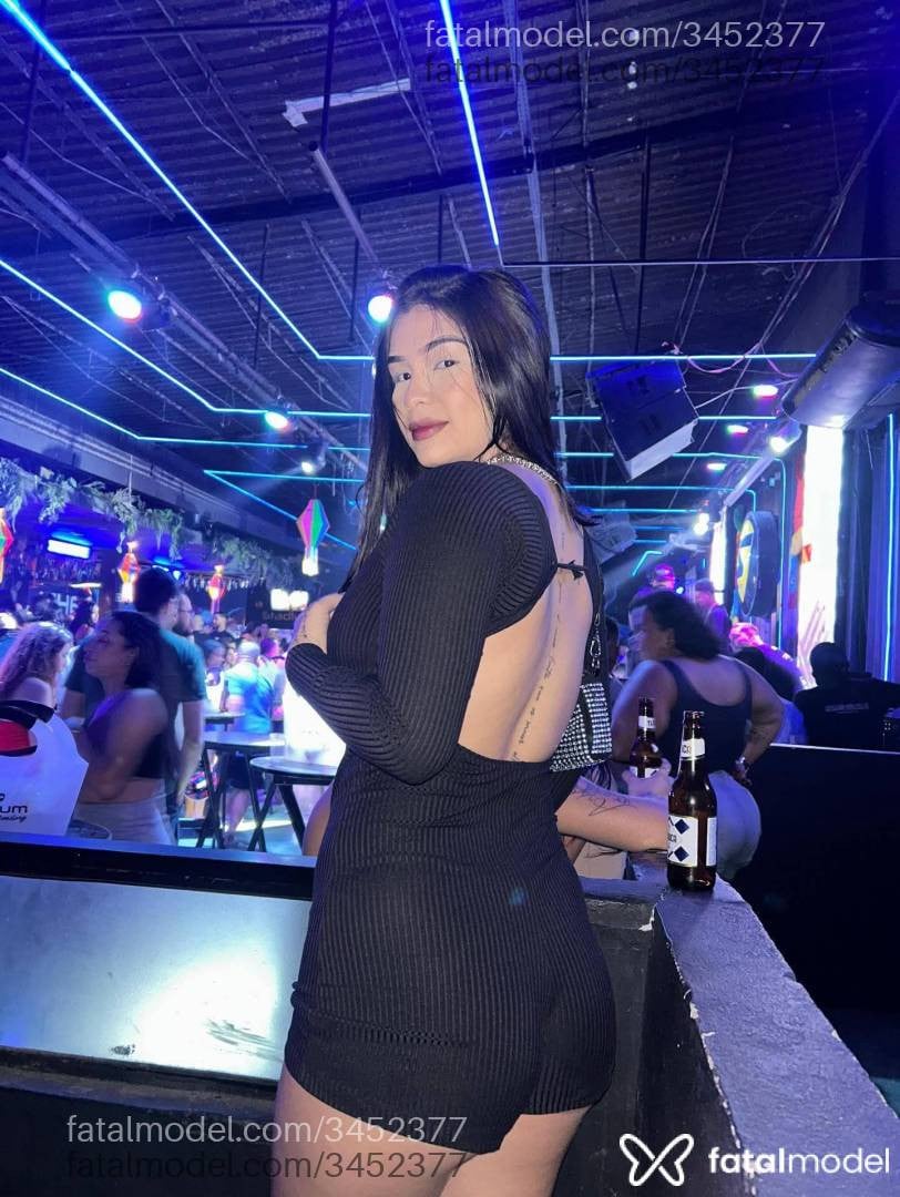 Acompanhante mulher morena (o) de olhos pretos - Larii