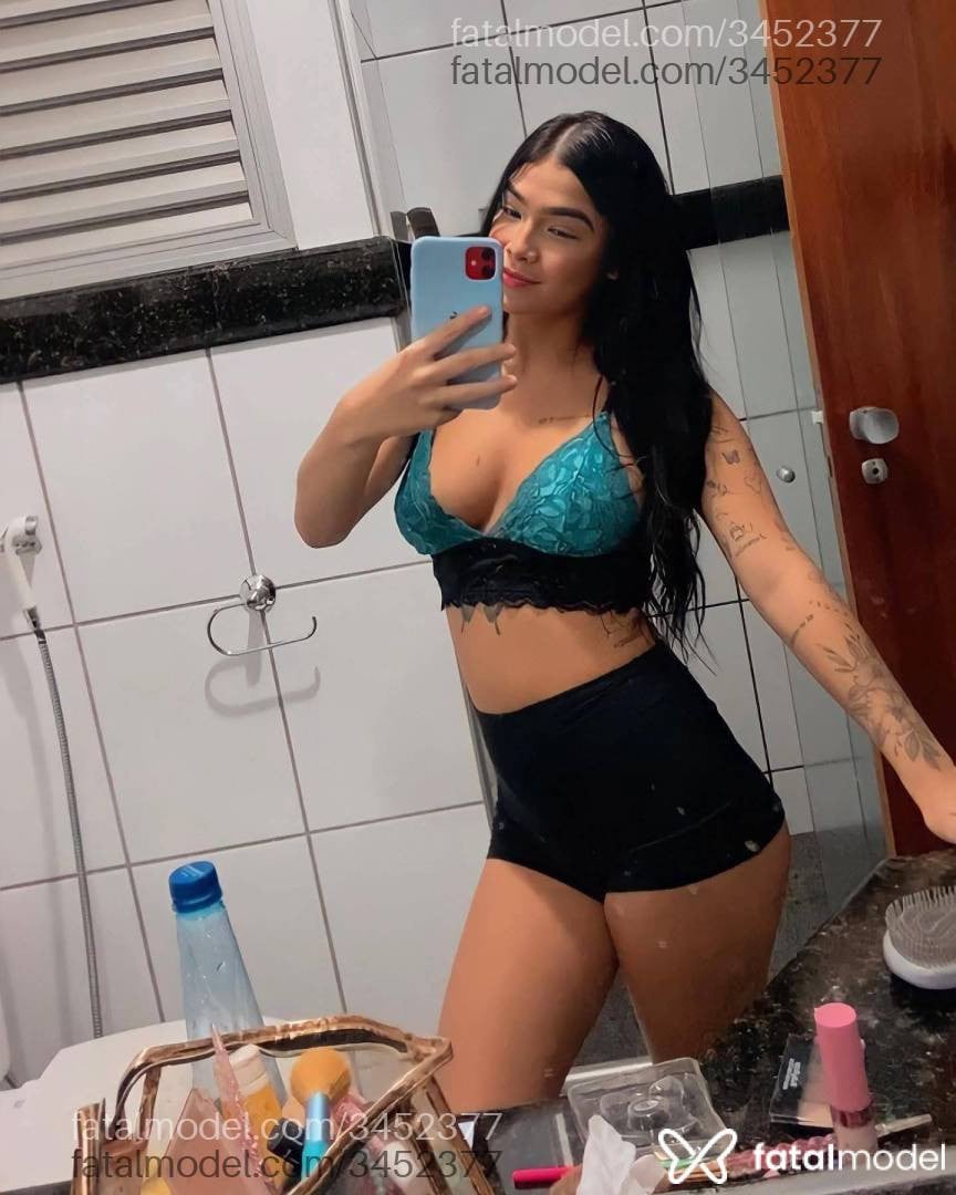 Acompanhante mulher morena (o) de olhos pretos - Larii