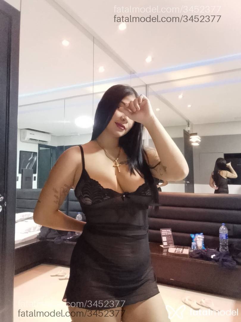 Acompanhante mulher morena (o) de olhos pretos - Larii