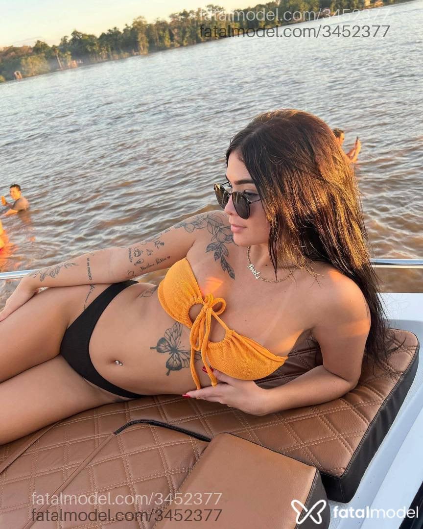 Acompanhante mulher morena (o) de olhos pretos - Larii