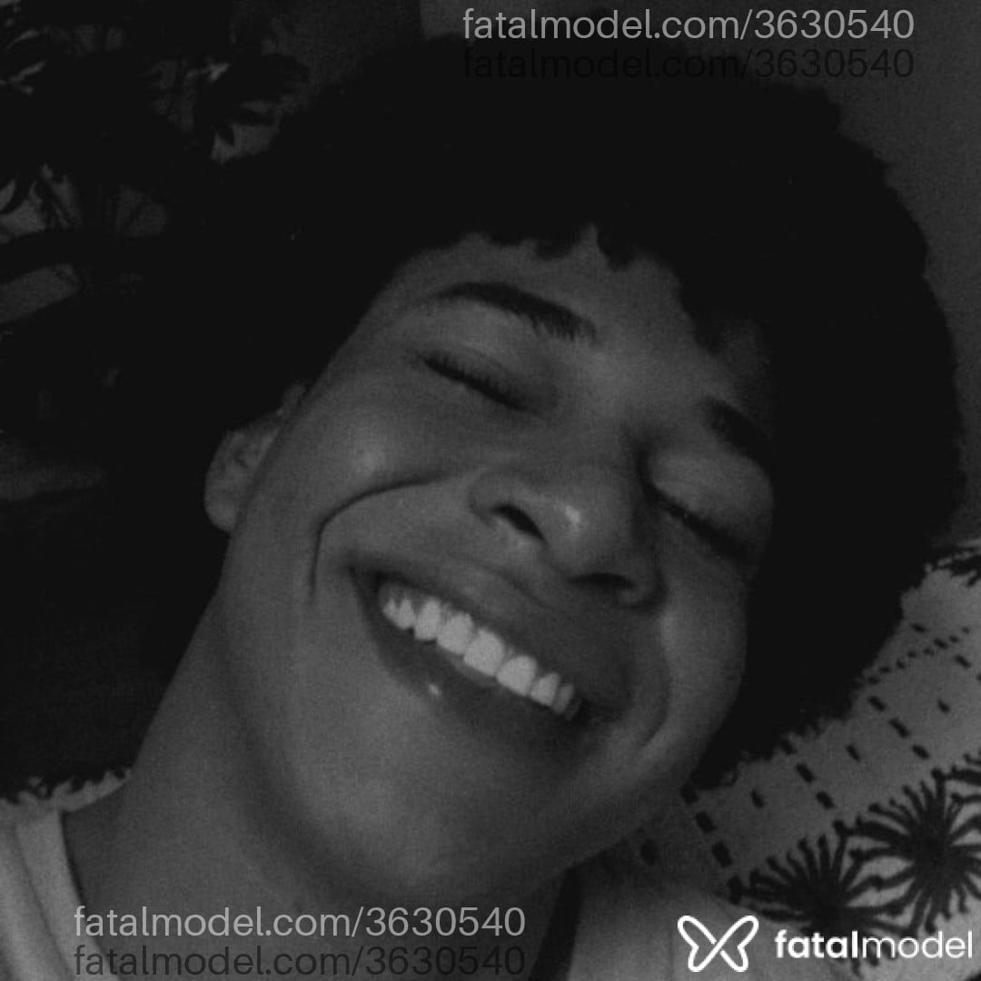 Acompanhante homem com cabelo castanho de olhos pretos - Henry