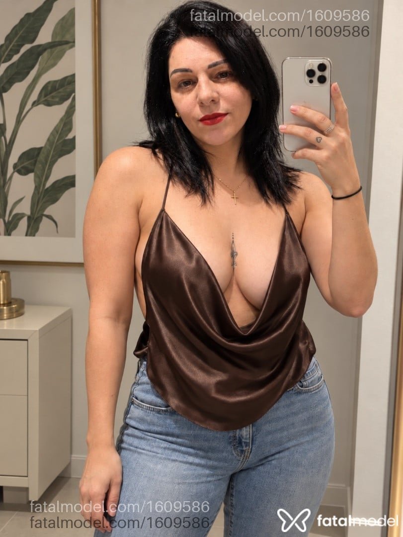 Acompanhante mulher morena (o) de olhos castanhos - Carol Moreira