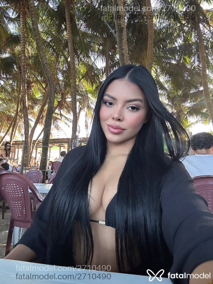 Acompanhante mulher morena (o) de olhos pretos - Larissa Silva