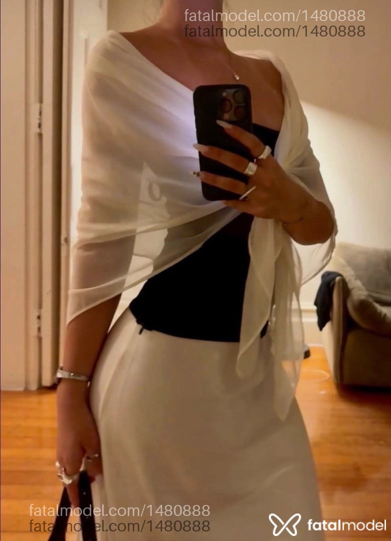 Acompanhante mulher morena (o) de olhos pretos - Lara