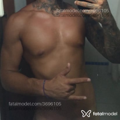 Acompanhante homem com cabelo castanho de olhos castanhos - Alejandro Caetano