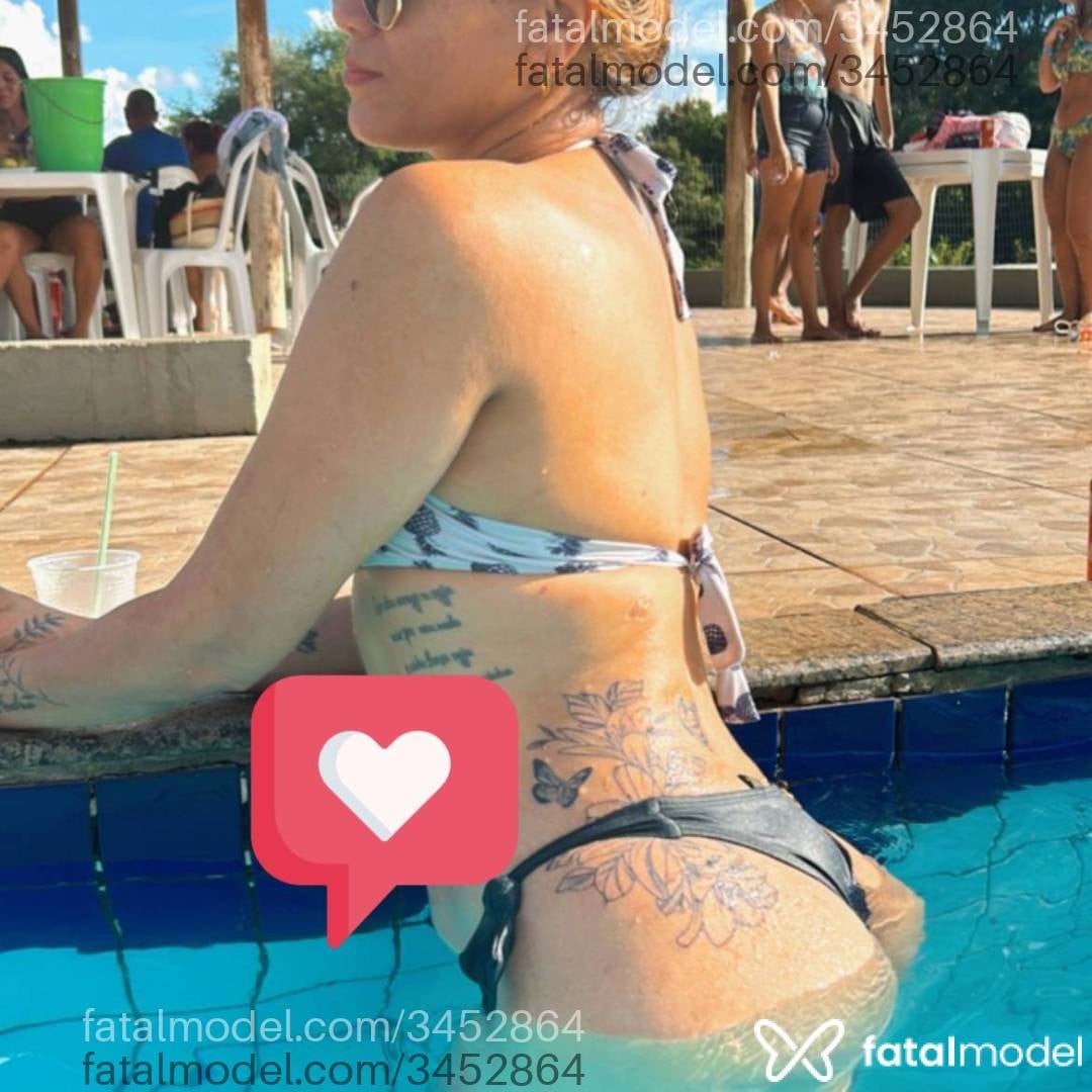 Acompanhante mulher com cabelo castanho de olhos castanhos - Cristal