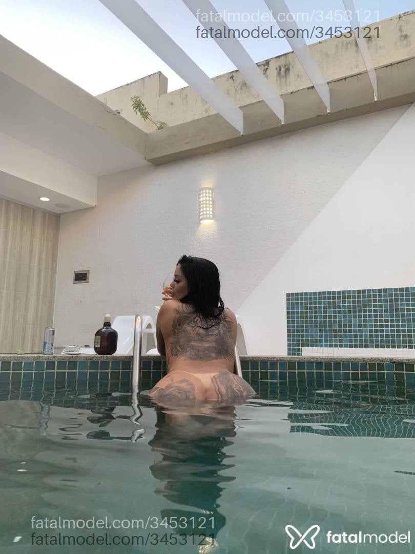 Acompanhante mulher morena (o) de olhos pretos - Maria