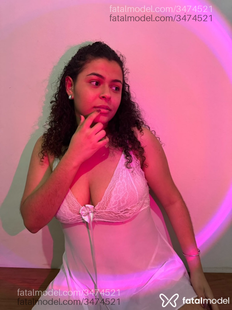 Acompanhante mulher morena (o) de olhos castanhos - Cristal
