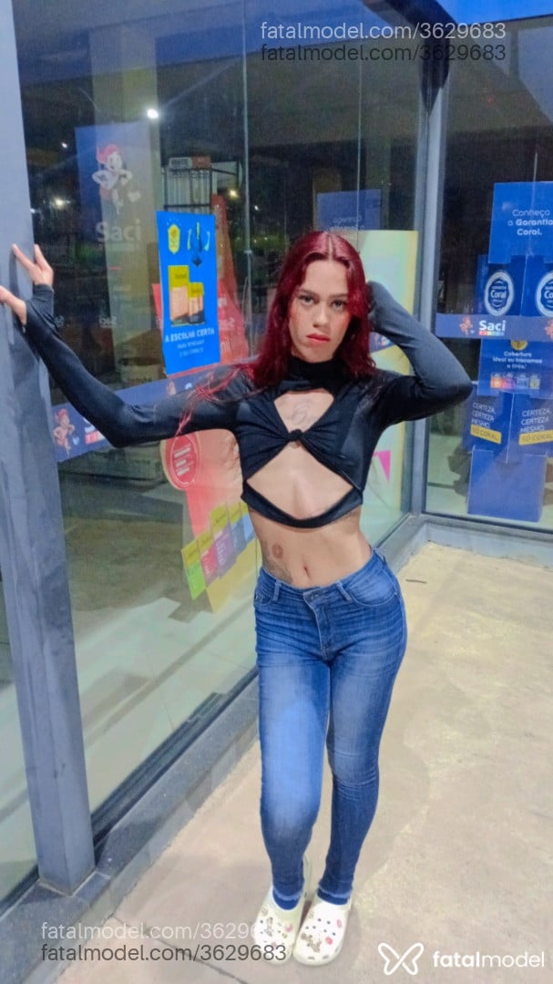 Acompanhante mulher trans ruiva (o) de olhos pretos - Angel