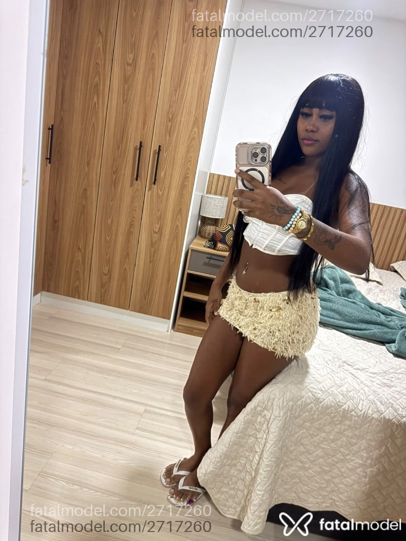 Acompanhante mulher morena (o) de olhos pretos - Indiaa