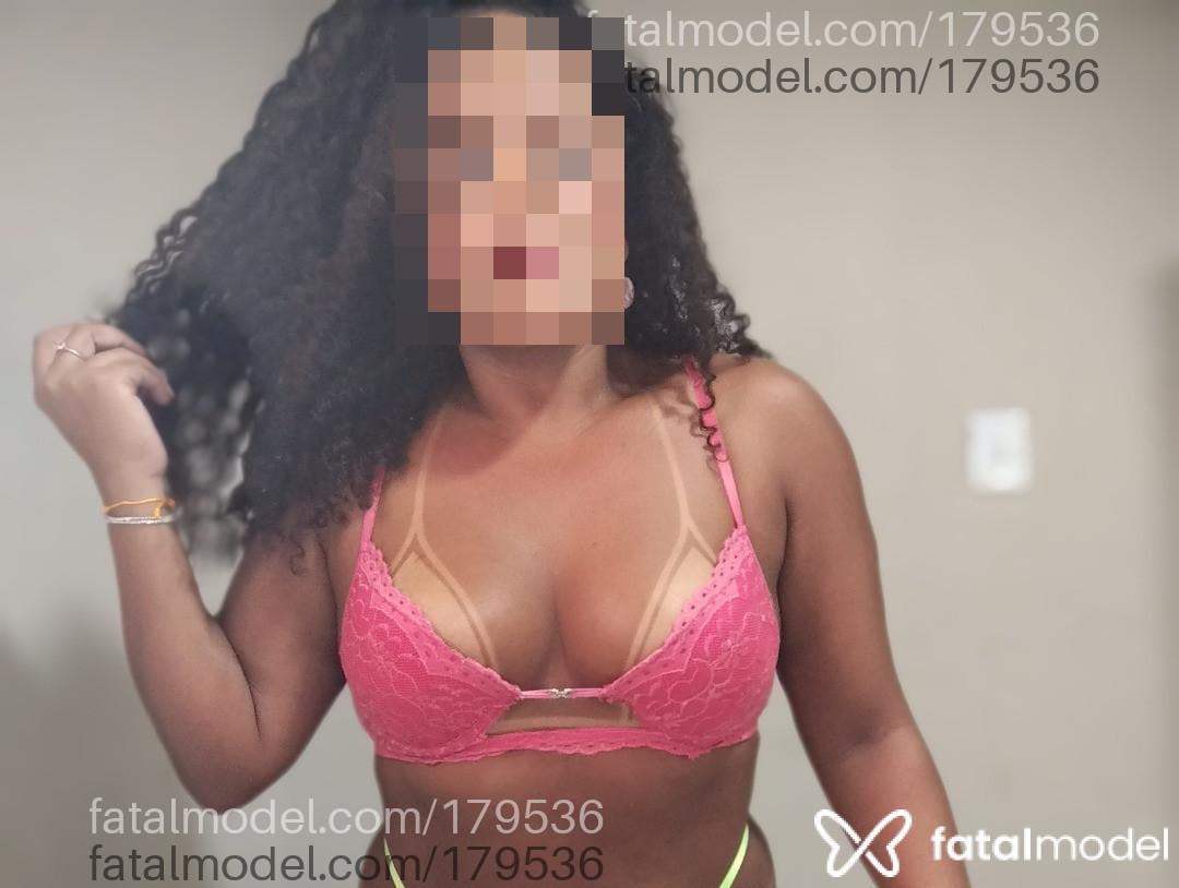 Acompanhante mulher com cabelo castanho de olhos castanhos - DADAI