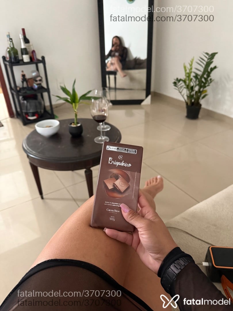 Acompanhante mulher morena (o) de olhos pretos - Antonella Chuff