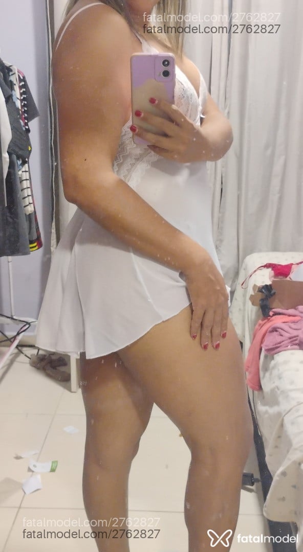 Acompanhante mulher trans morena (o) de olhos pretos - Déa