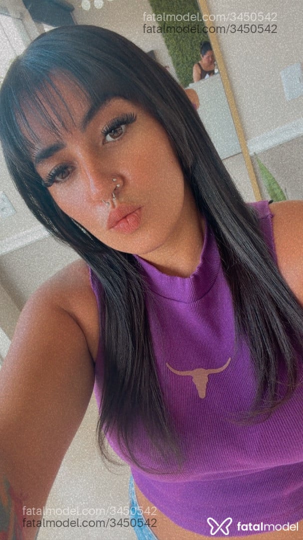Acompanhante mulher morena (o) de olhos pretos - Monique