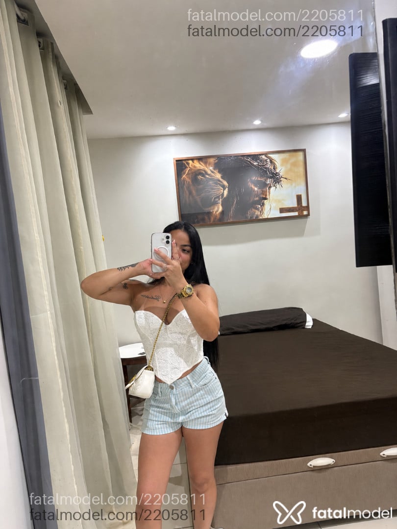 Acompanhante mulher morena (o) de olhos castanhos - Mello
