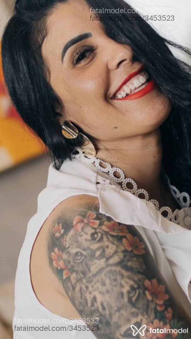Acompanhante mulher morena (o) de olhos castanhos - Vitória Bittencour