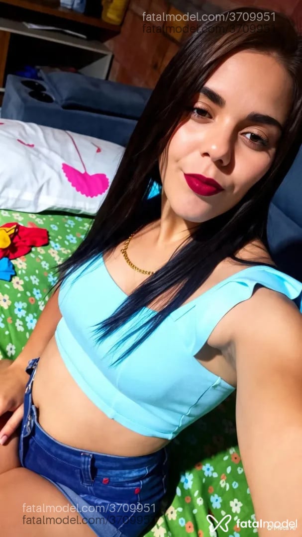 Acompanhante mulher morena (o) de olhos pretos - Ester Nogueira