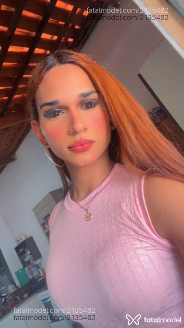Acompanhante mulher trans ruiva (o) de olhos castanhos - Maria