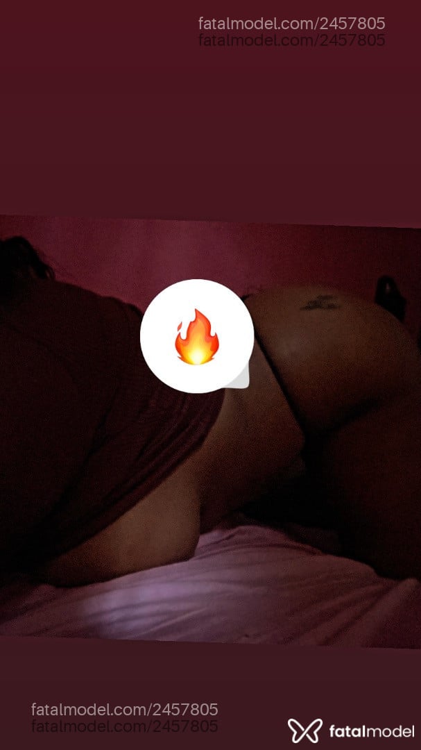 Acompanhante mulher morena (o) de olhos pretos - Dafneninfeta