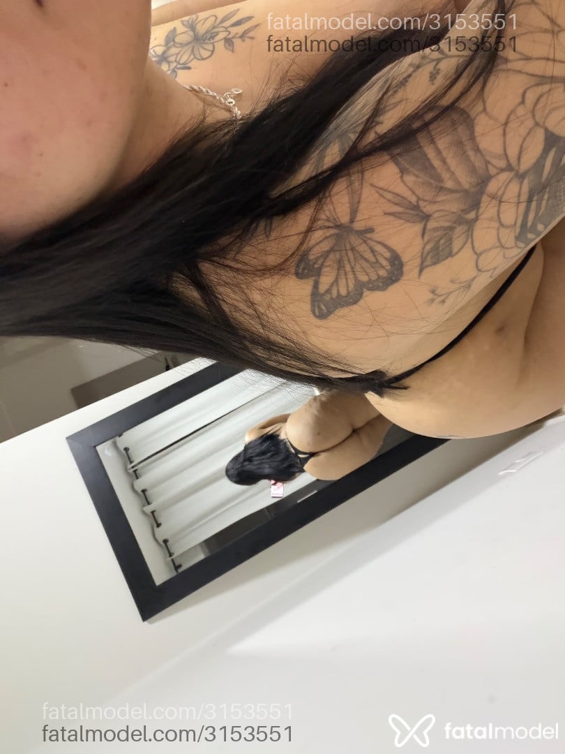Acompanhante mulher morena (o) de olhos pretos - Karol