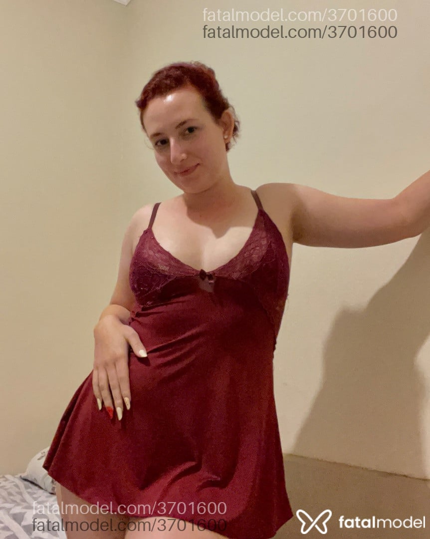 Acompanhante mulher ruiva (o) de olhos castanhos - Raposa Vermelha