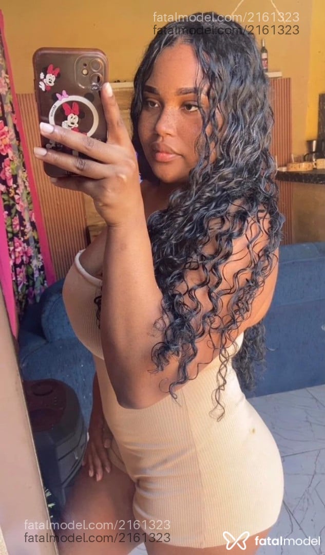 Acompanhante mulher morena (o) de olhos castanhos - Morena