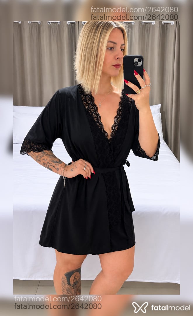 Acompanhante mulher loira (o) de olhos mel - Klér