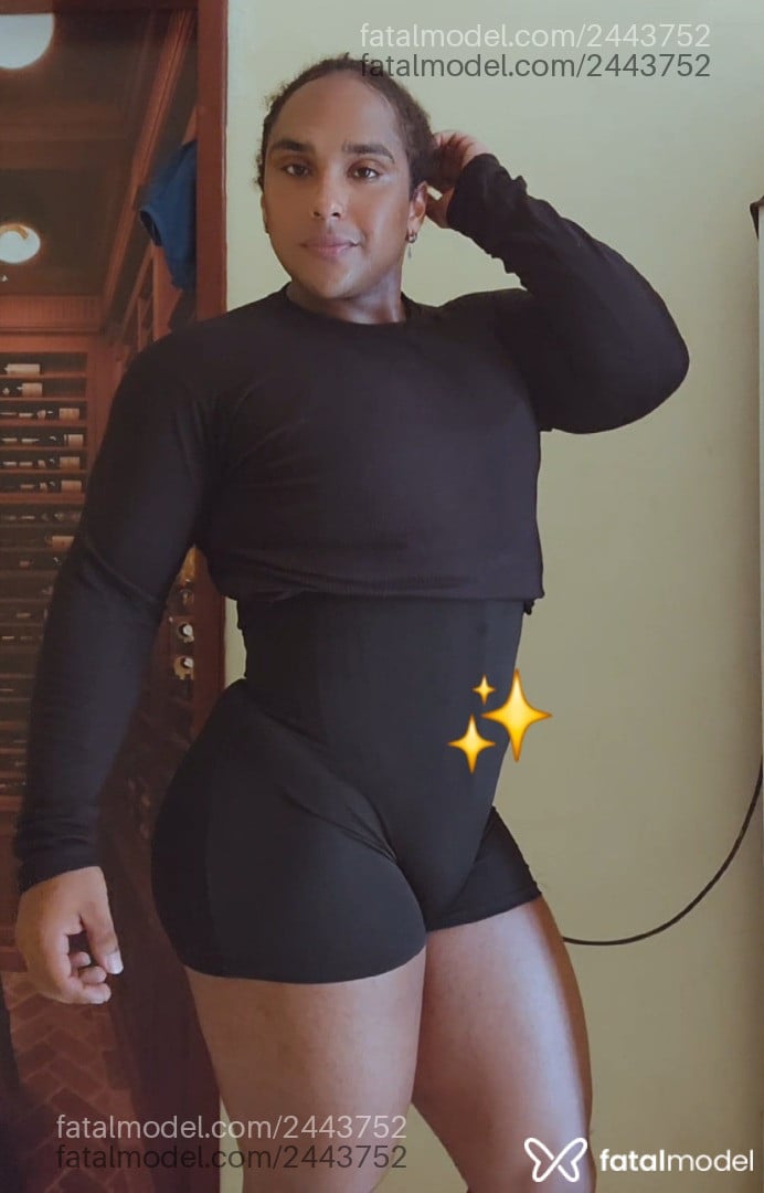 Acompanhante mulher trans morena (o) de olhos castanhos - Nicky Kent