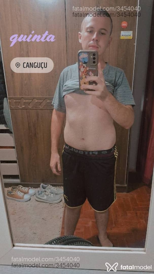 Acompanhante homem com cabelo castanho de olhos castanhos em Canguçu - William
