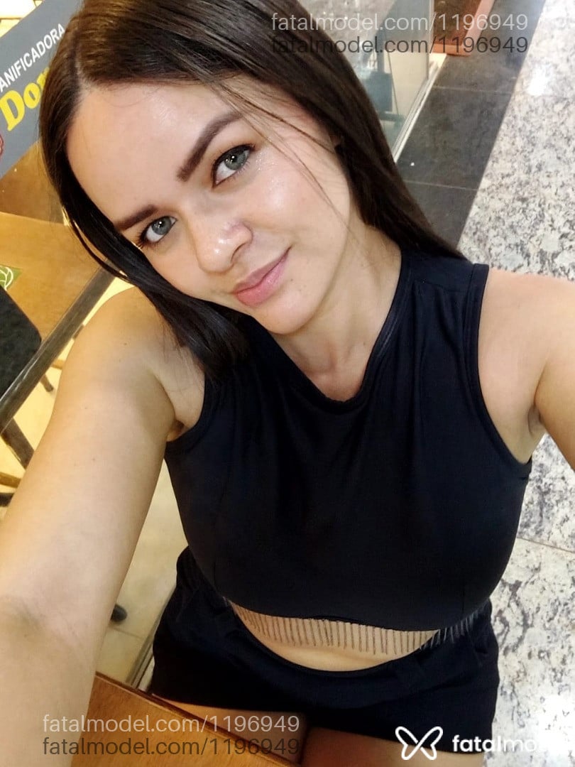 Acompanhante mulher loira (o) de olhos azuis - YSA MODELLO