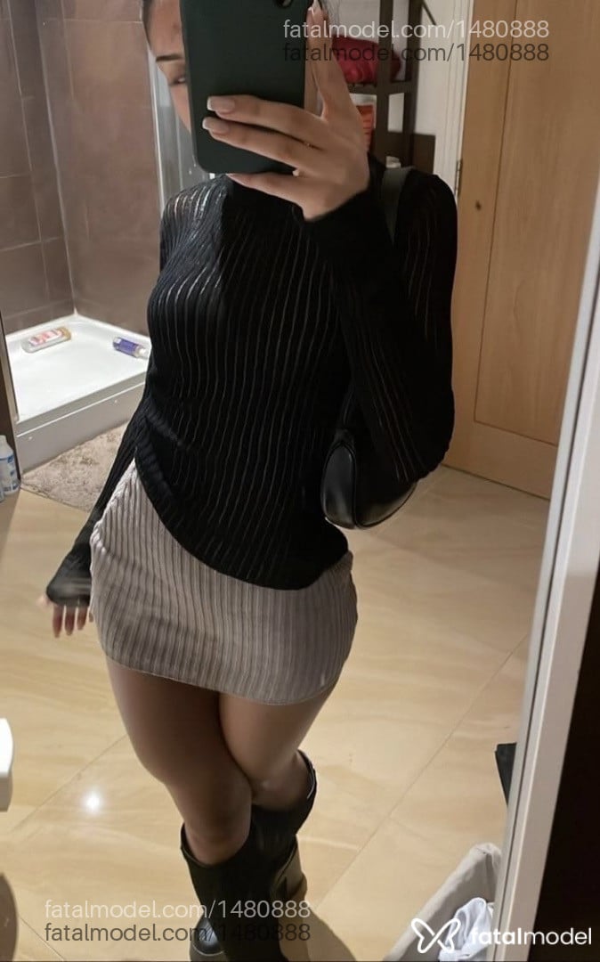 Acompanhante mulher morena (o) de olhos pretos - Lara