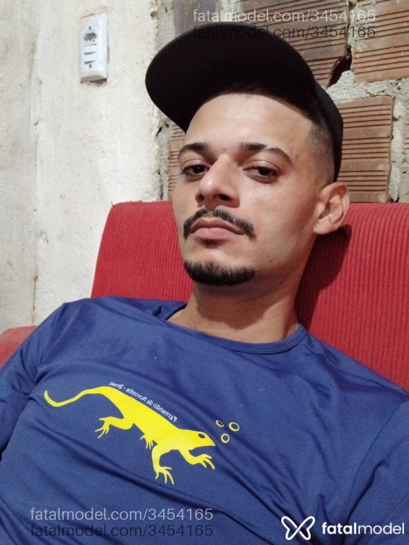 Acompanhante homem com cabelo castanho de olhos castanhos - Felipe santos