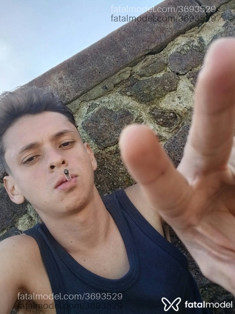 Acompanhante homem com cabelo castanho de olhos castanhos - Lais