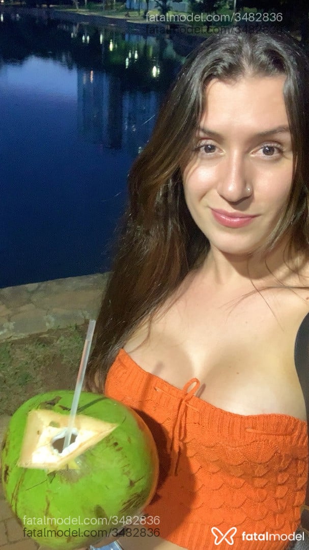 Acompanhante mulher trans com cabelo castanho de olhos castanhos - Samara Vilela