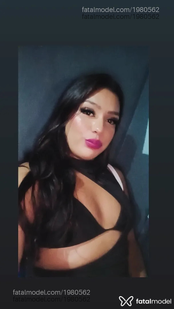 Acompanhante mulher trans com cabelo castanho de olhos castanhos - Maria Eduarda