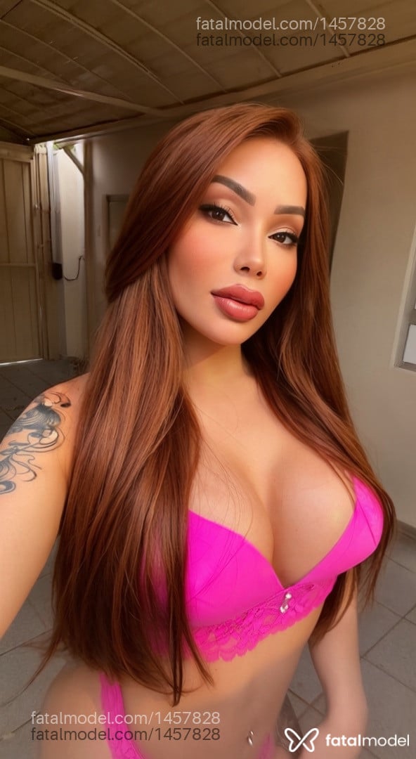 Acompanhante mulher trans ruiva (o) de olhos castanhos - Julia Steinkopf