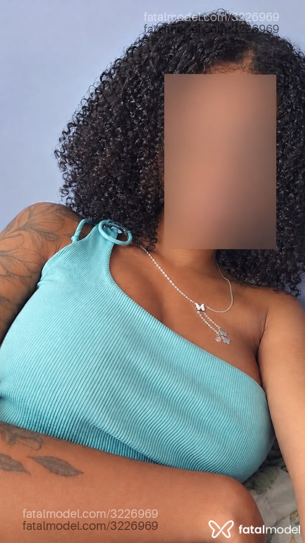 Acompanhante mulher morena (o) de olhos pretos - Lia