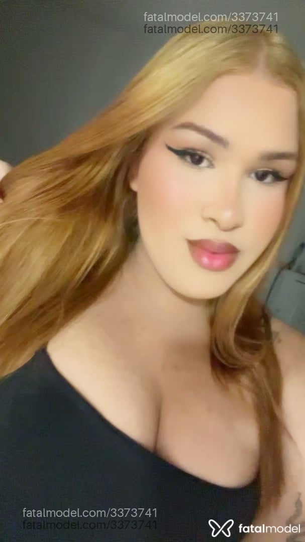 Acompanhante mulher trans loira (o) de olhos castanhos - Gabrielly