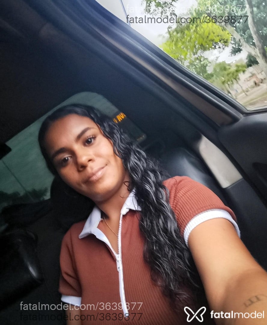 Acompanhante mulher morena (o) de olhos pretos - Larissa Goulart