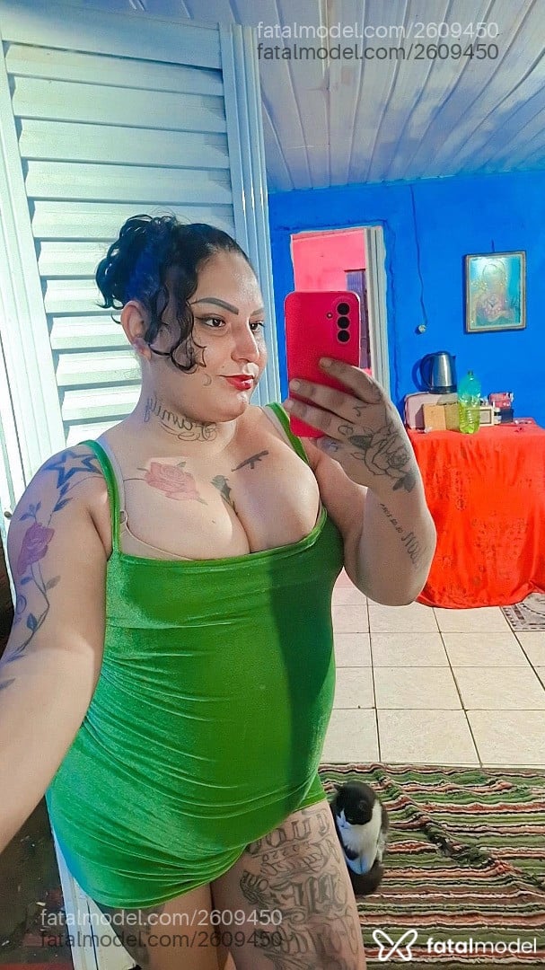Acompanhante travesti com cabelo castanho de olhos pretos - Penélope