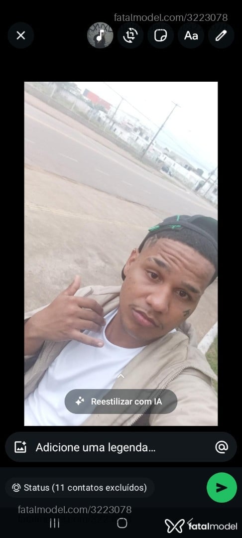 Acompanhante homem com cabelo castanho de olhos castanhos - Superchoque